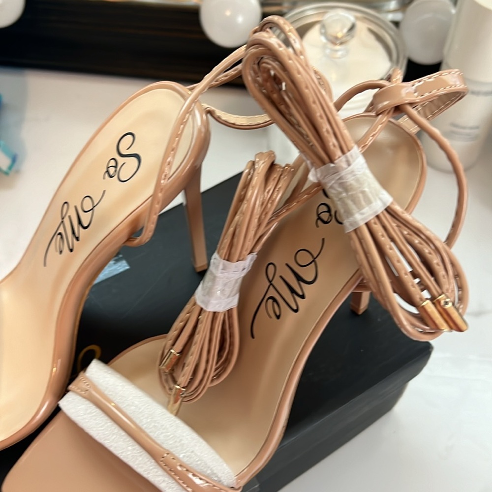 Heels - Picture 3 of 4